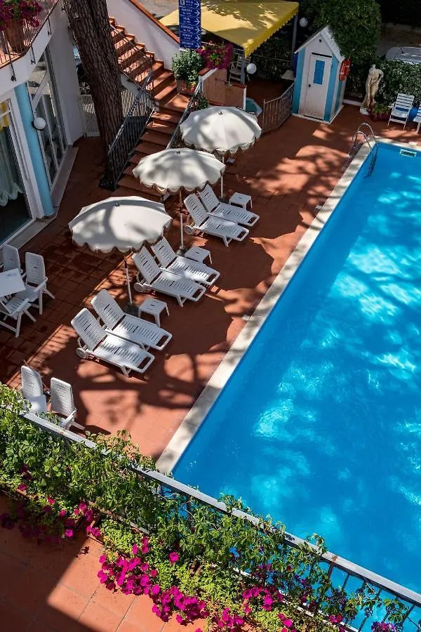 Hotel Villa Dei Fiori - Sul Mare Con Piscina Viserbella di Rimini