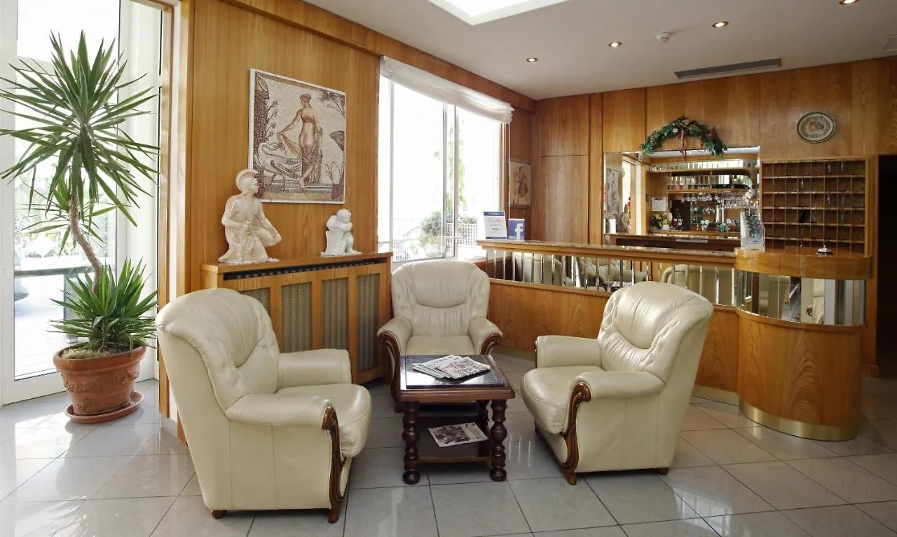 Hotel Villa Dei Fiori - Sul Mare Con Piscina Viserbella di Rimini