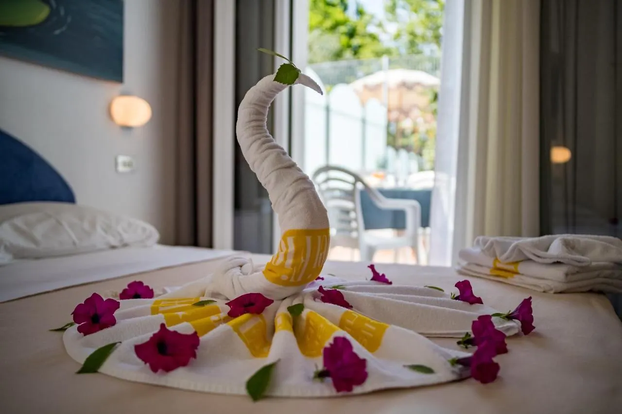 Hotel Villa Dei Fiori - Sul Mare Con Piscina Viserbella di Rimini