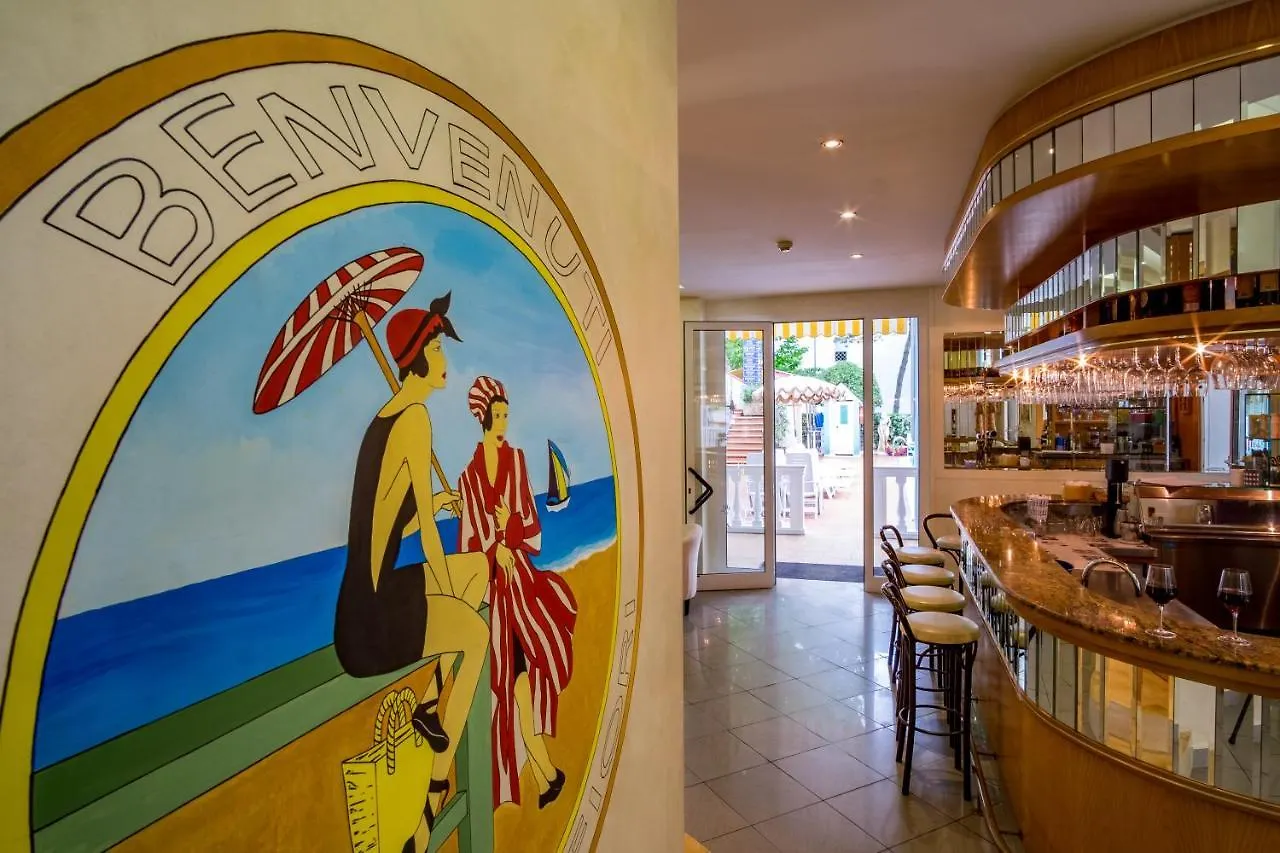 Hotel Villa Dei Fiori - Sul Mare Con Piscina Viserbella di Rimini