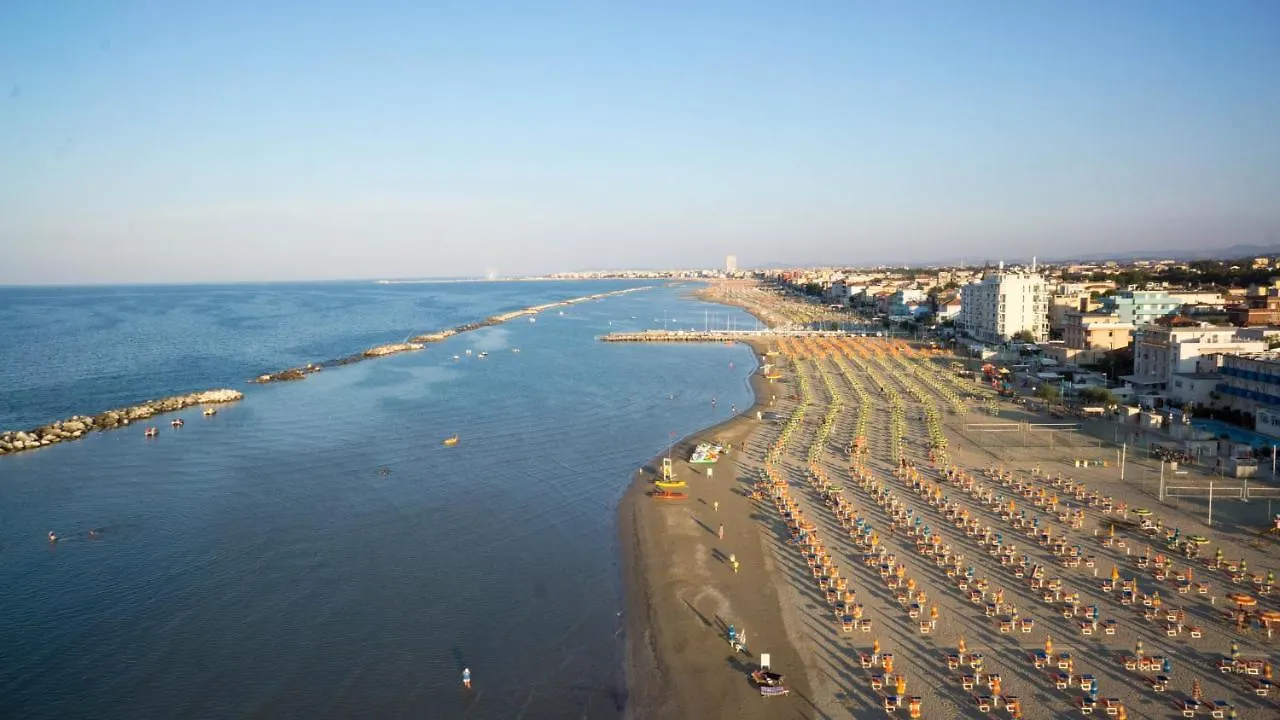 ***  Hotel Villa Dei Fiori - Sul Mare Con Piscina Viserbella di Rimini Itálie