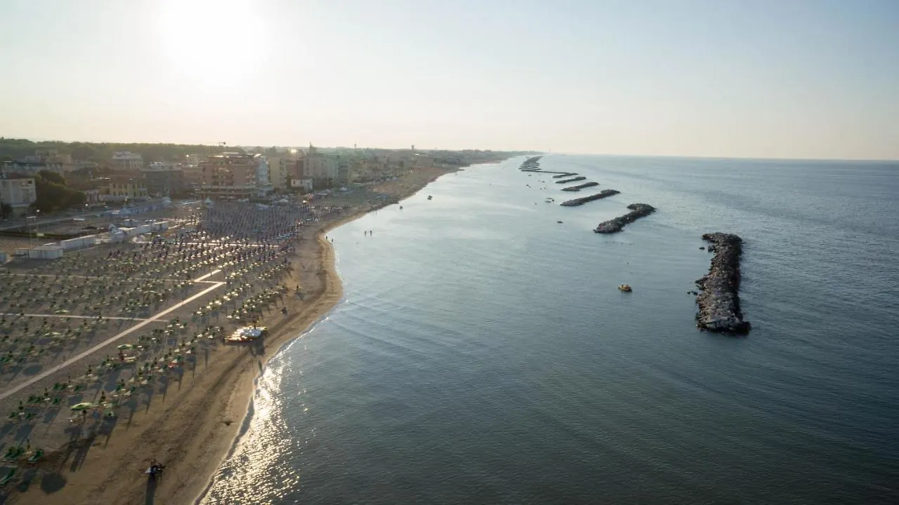 Hotel Villa Dei Fiori - Sul Mare Con Piscina Viserbella di Rimini