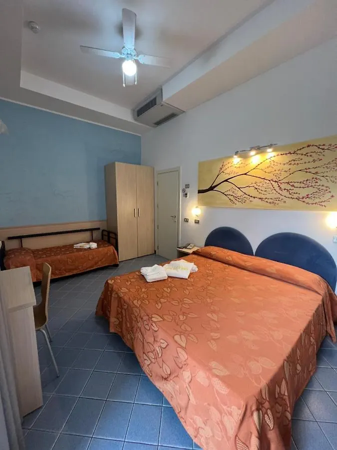 Hotel Villa Dei Fiori - Sul Mare Con Piscina Viserbella di Rimini 3*,