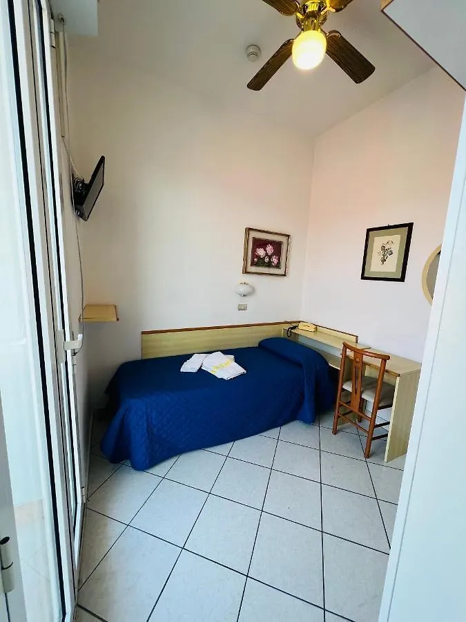 Hotel Villa Dei Fiori - Sul Mare Con Piscina Viserbella di Rimini
