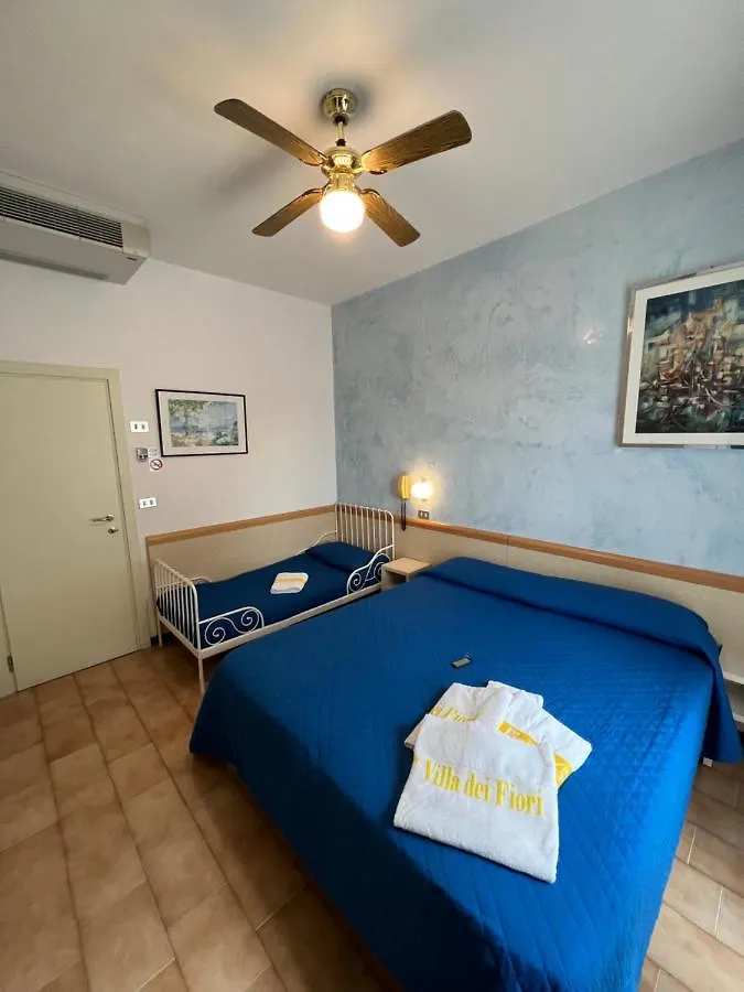 ***  Hotel Villa Dei Fiori - Sul Mare Con Piscina Viserbella di Rimini Itálie