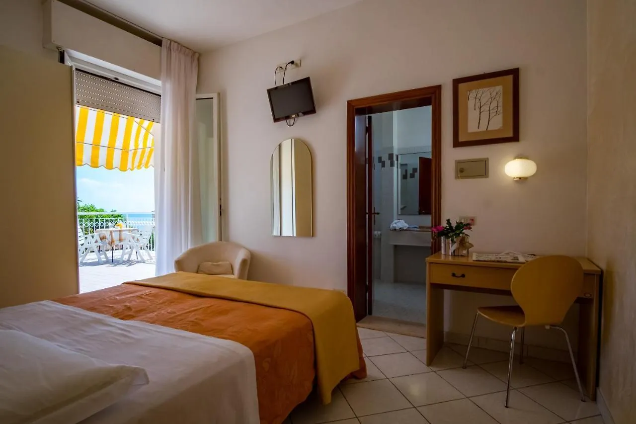 Hotel Villa Dei Fiori - Sul Mare Con Piscina Viserbella di Rimini 3*,