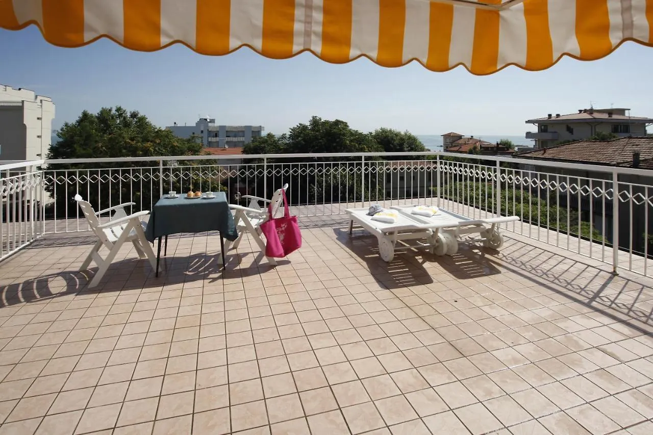 Hotel Villa Dei Fiori - Sul Mare Con Piscina Viserbella di Rimini