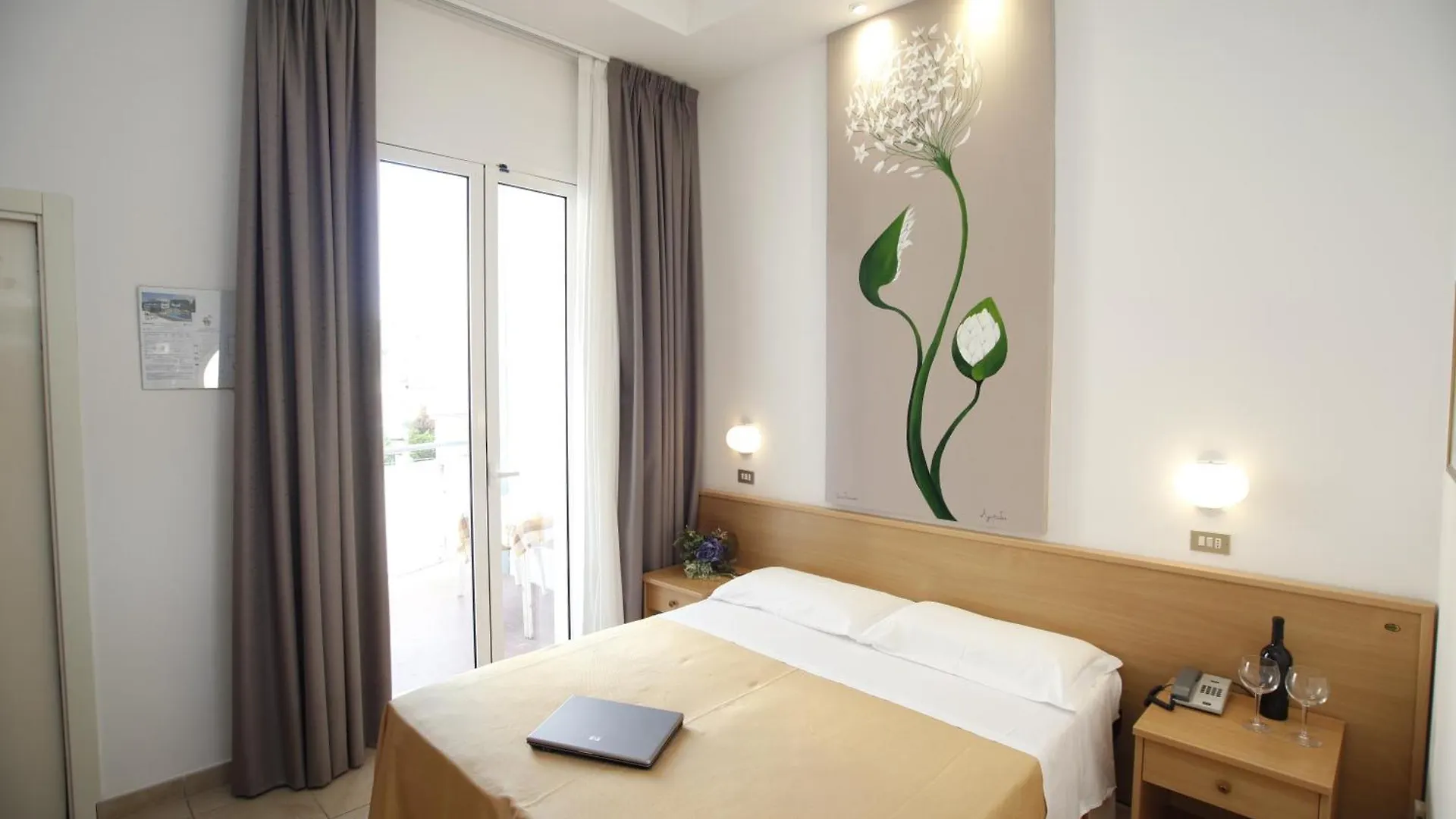 Hotel Villa Dei Fiori - Sul Mare Con Piscina Viserbella di Rimini